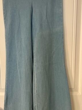 Good American Light Blue Boot-Cut Jeans
